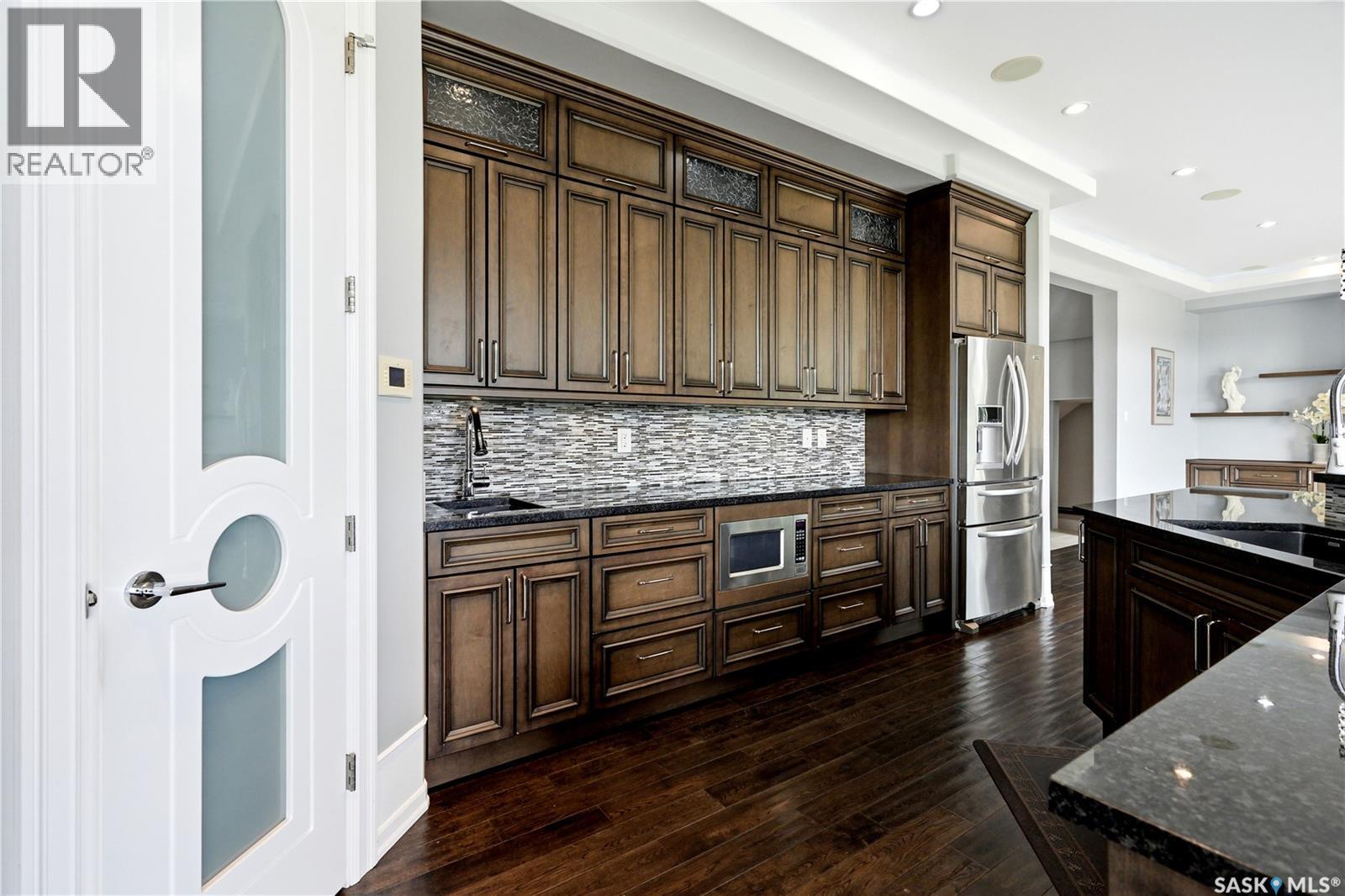 138 Flegel Court, Saskatoon, SK - Indoor Photo Showing Kitchen With Upgraded Kitchen
