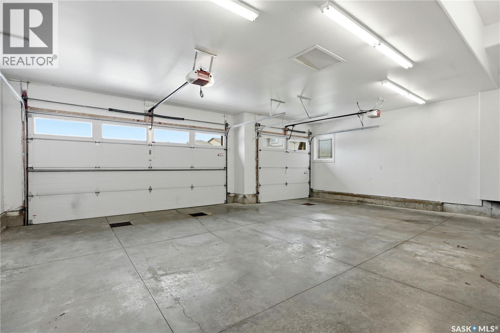 138 Flegel Court, Saskatoon, SK - Indoor Photo Showing Garage