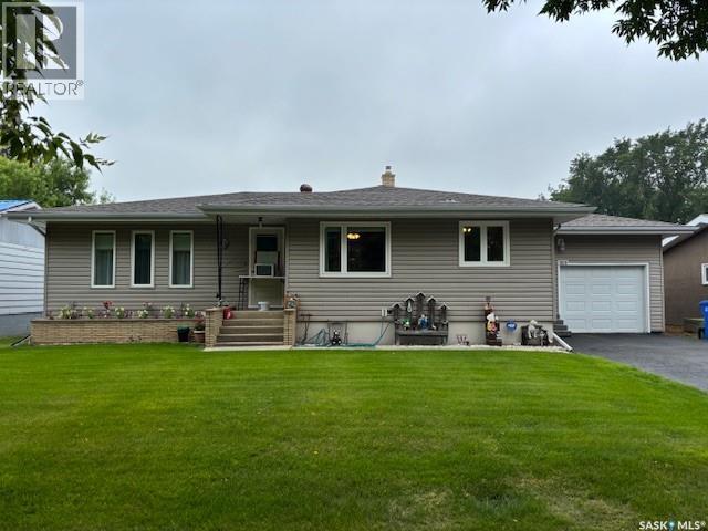 1009 Main Street, Canora, SK - Outdoor