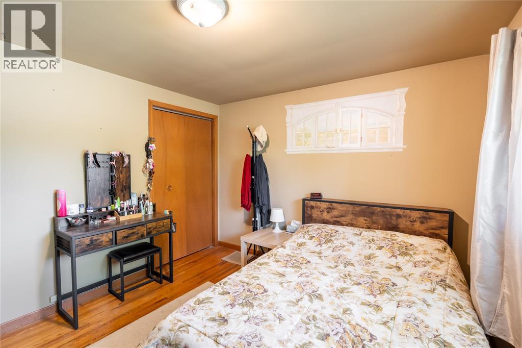 8 Parry Drive, Chatham, ON - Indoor Photo Showing Bedroom