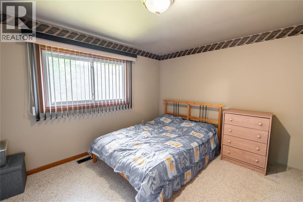 8 Parry Drive, Chatham, ON - Indoor Photo Showing Bedroom