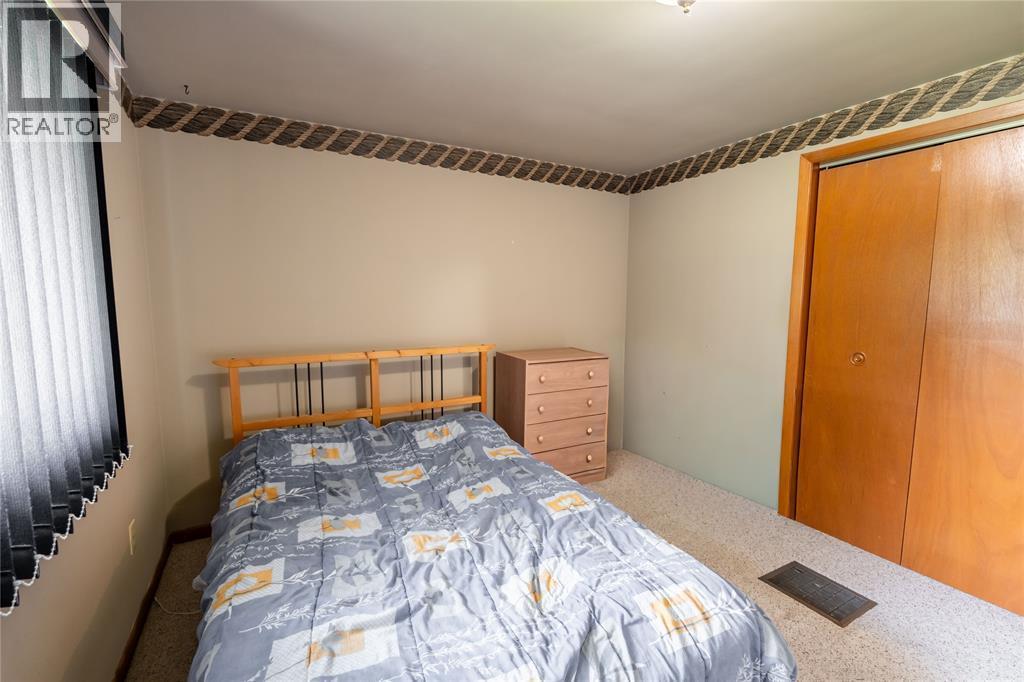 8 Parry Drive, Chatham, ON - Indoor Photo Showing Bedroom