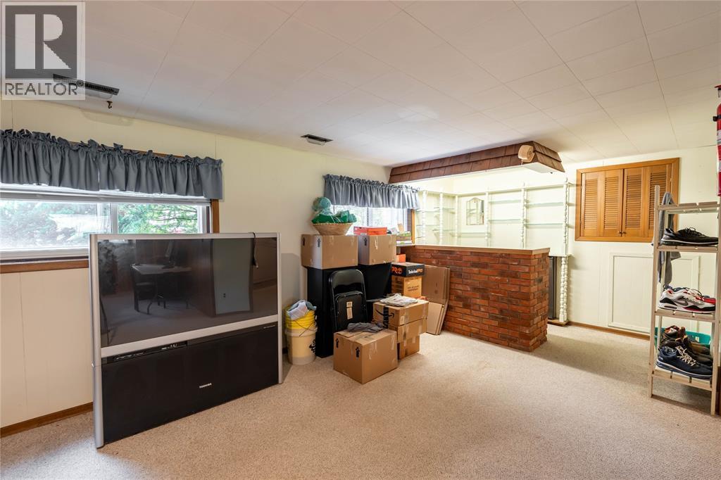 8 Parry Drive, Chatham, ON - Indoor