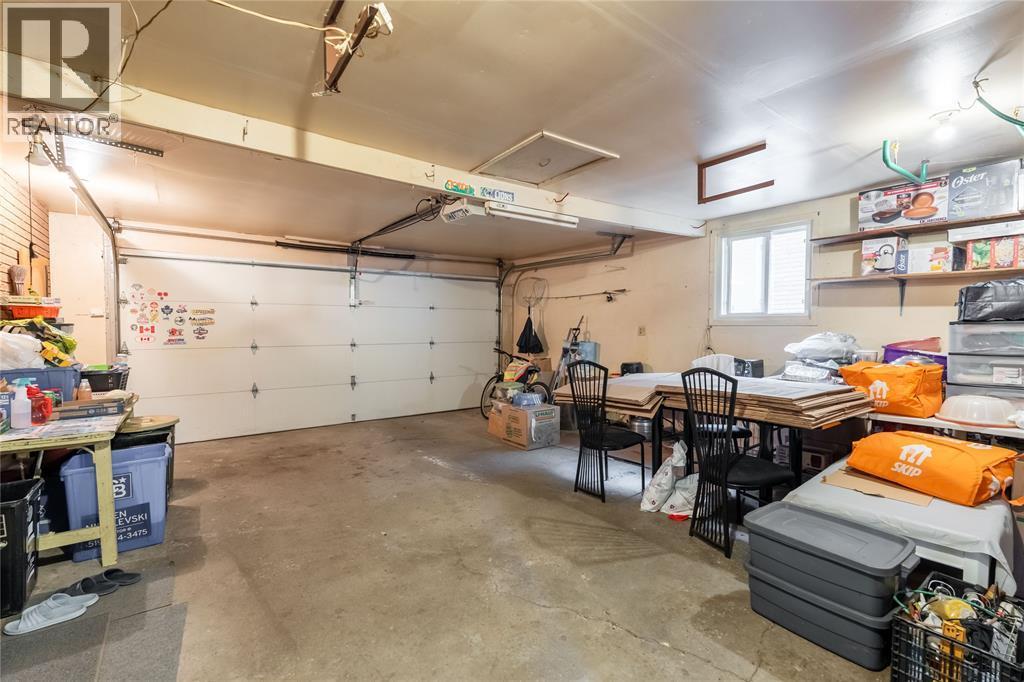 8 Parry Drive, Chatham, ON - Indoor Photo Showing Garage