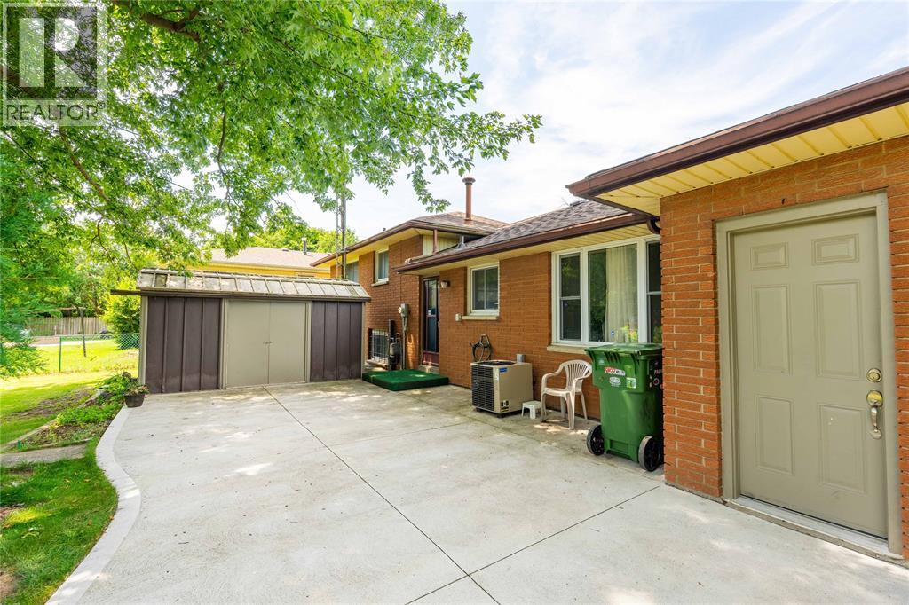 8 Parry Drive, Chatham, ON - Outdoor With Exterior