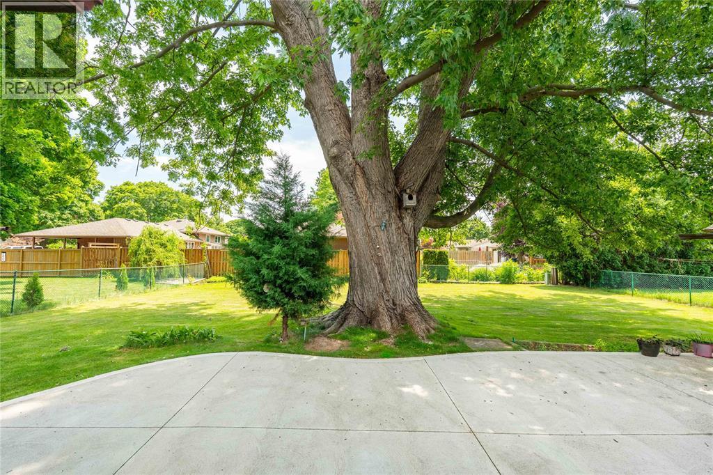 8 Parry Drive, Chatham, ON - Outdoor