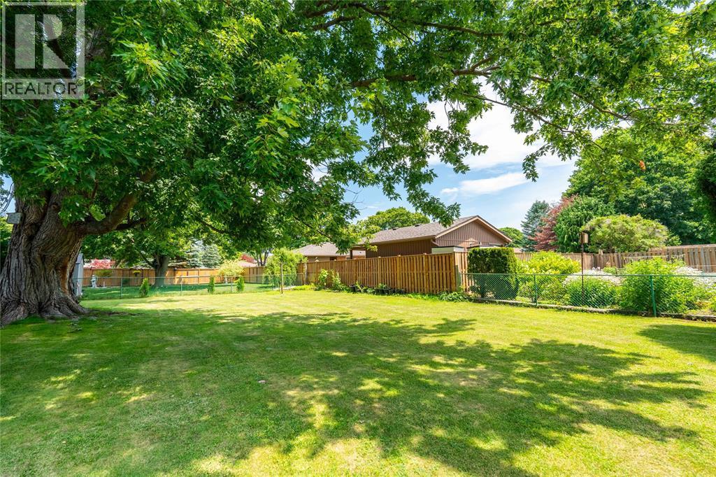 8 Parry Drive, Chatham, ON - Outdoor