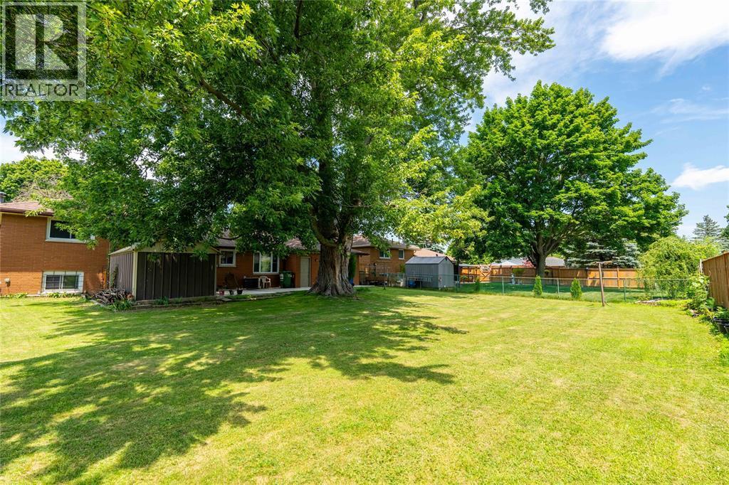 8 Parry Drive, Chatham, ON - Outdoor With Backyard