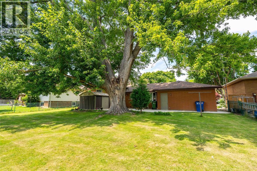8 Parry Drive, Chatham, ON - Outdoor