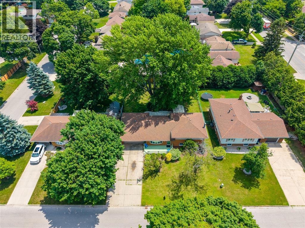 8 Parry Drive, Chatham, ON - Outdoor