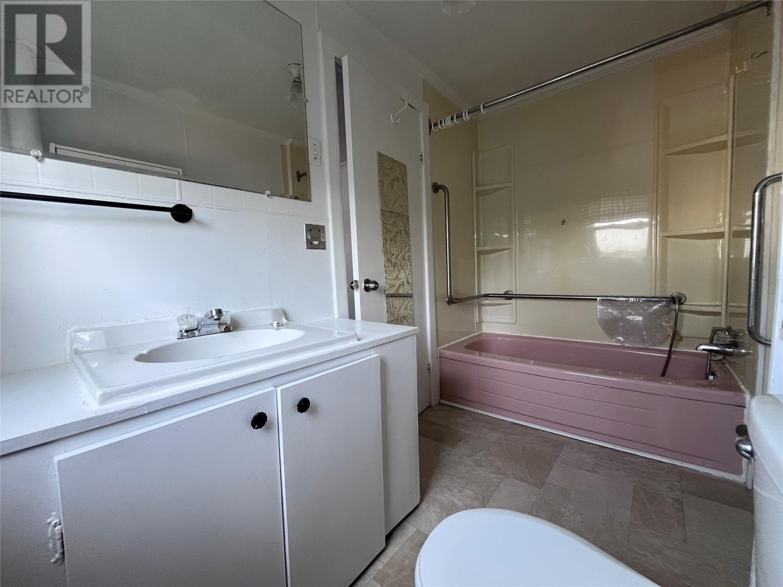 8 Brookfield Road, Fortune, NL - Indoor Photo Showing Other Room