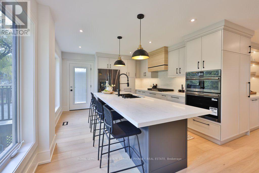 1340 Contour Drive, Mississauga, ON - Indoor Photo Showing Kitchen With Upgraded Kitchen