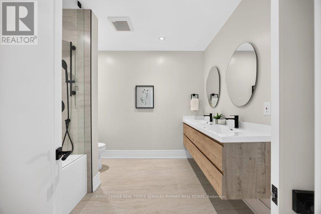 1340 Contour Drive, Mississauga, ON - Indoor Photo Showing Bathroom