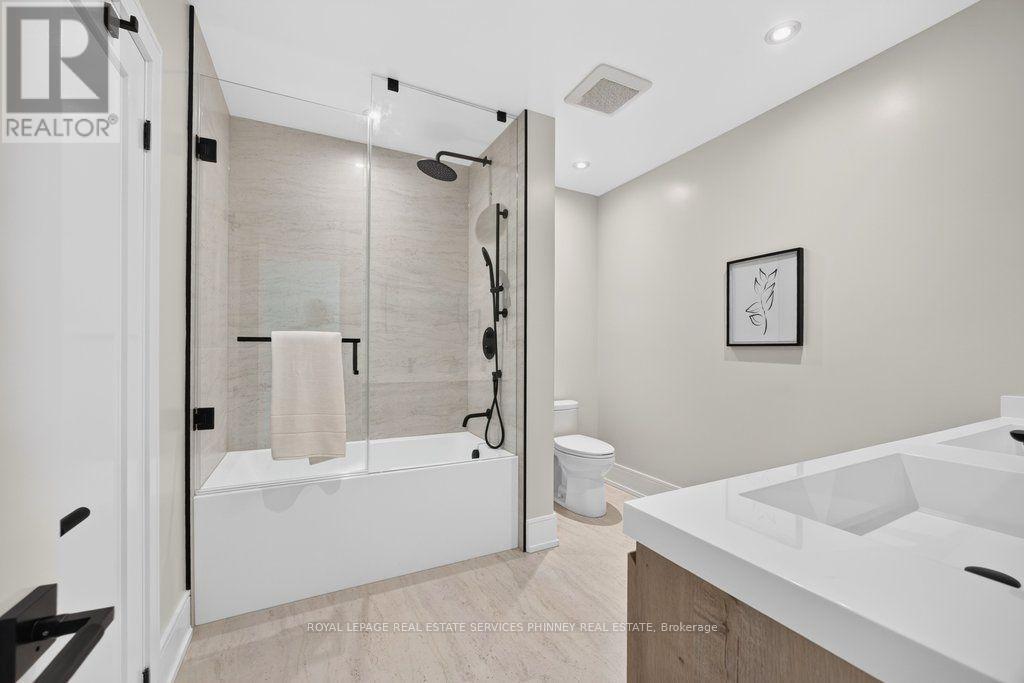 1340 Contour Drive, Mississauga, ON - Indoor Photo Showing Bathroom