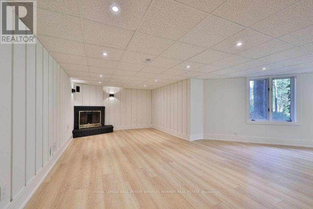 1340 Contour Drive, Mississauga, ON - Indoor With Fireplace