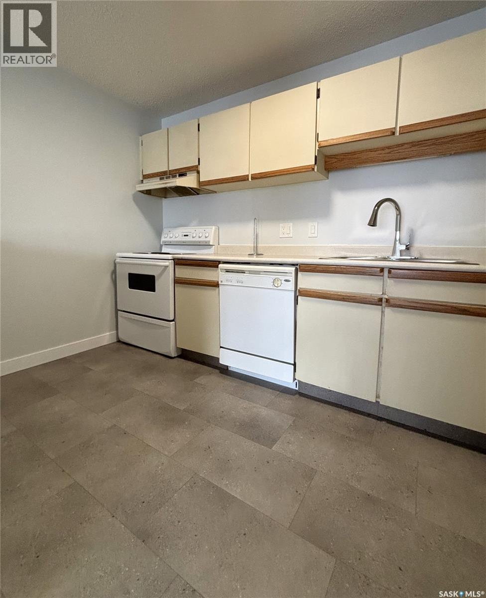 202 - 385 Kingsmere Boulevard, Saskatoon, SK - Indoor Photo Showing Kitchen