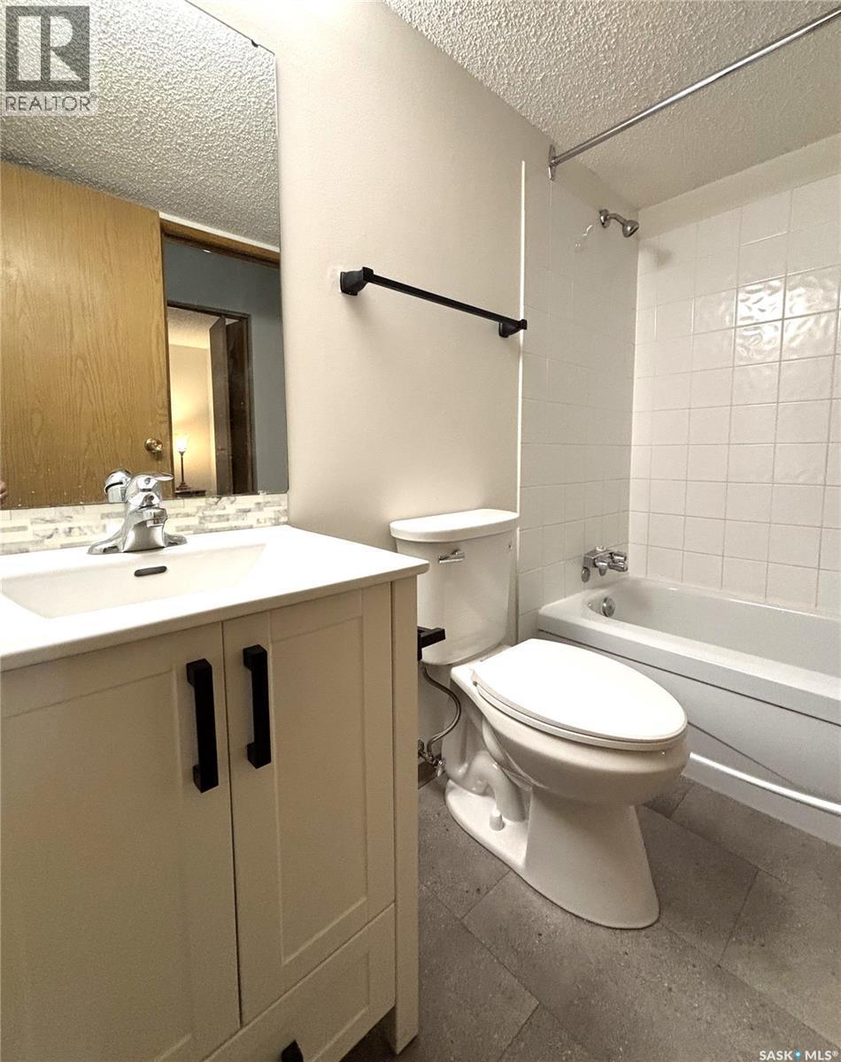 202 - 385 Kingsmere Boulevard, Saskatoon, SK - Indoor Photo Showing Bathroom
