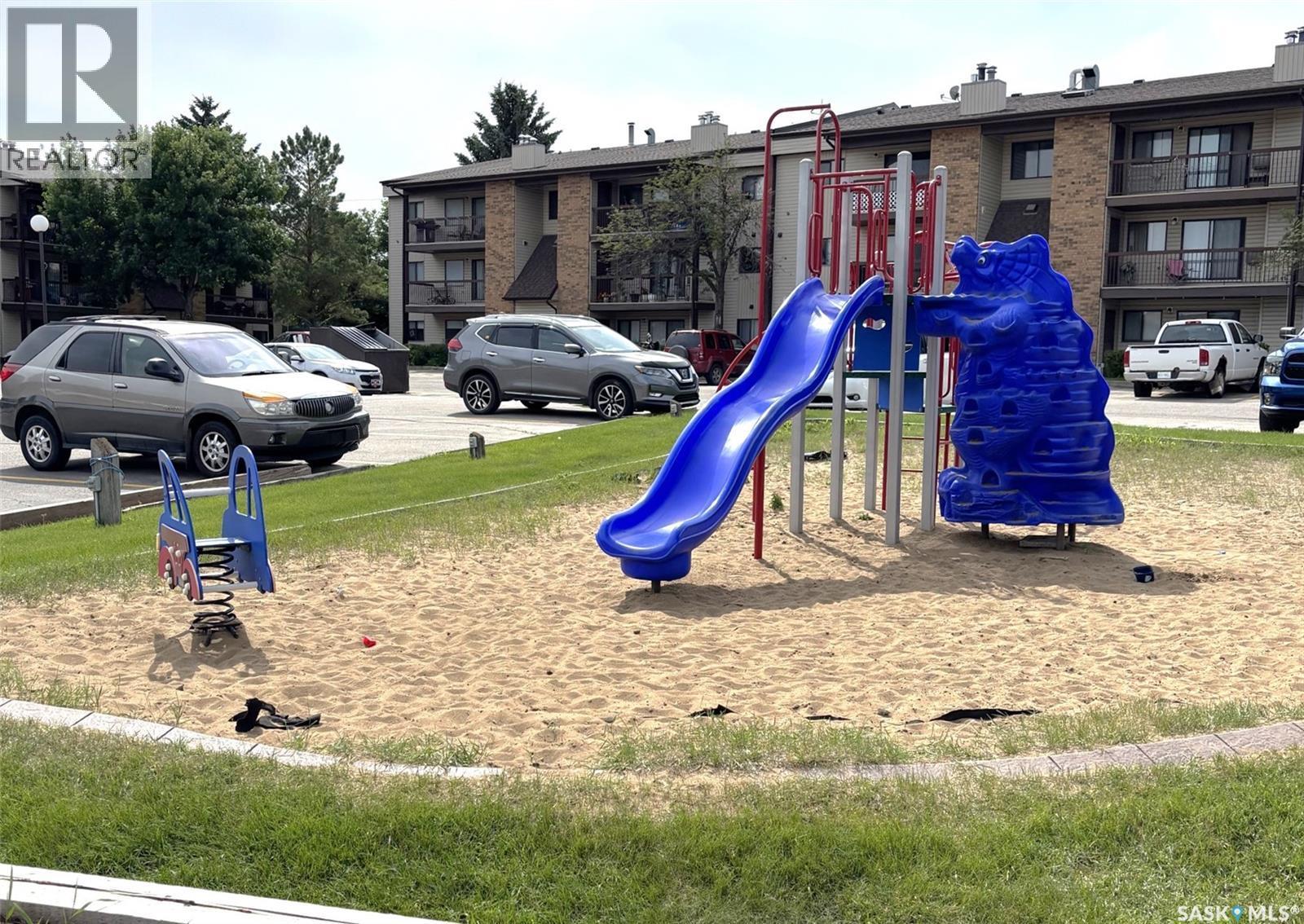 202 - 385 Kingsmere Boulevard, Saskatoon, SK - Outdoor
