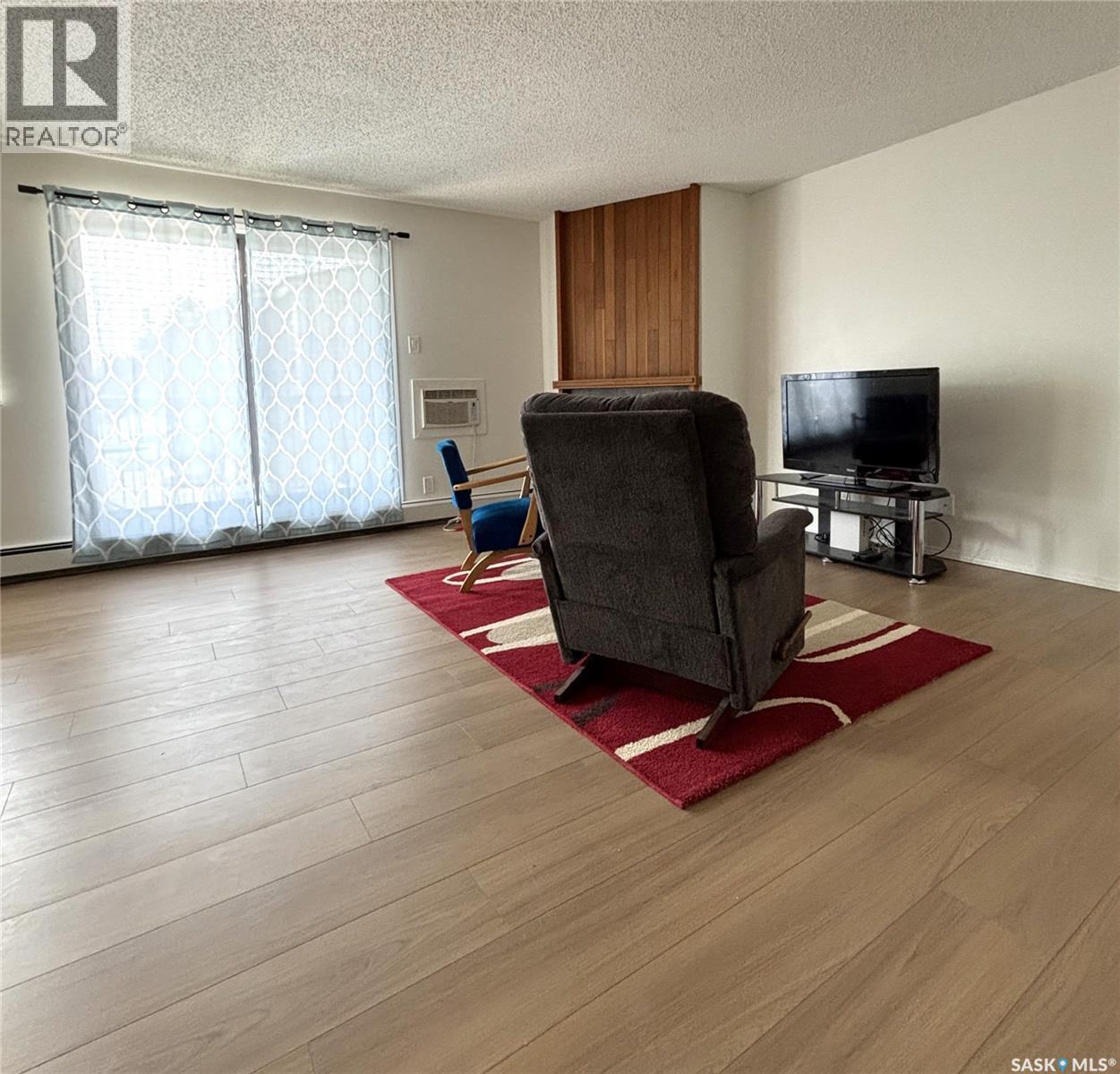 202 - 385 Kingsmere Boulevard, Saskatoon, SK - Indoor Photo Showing Living Room
