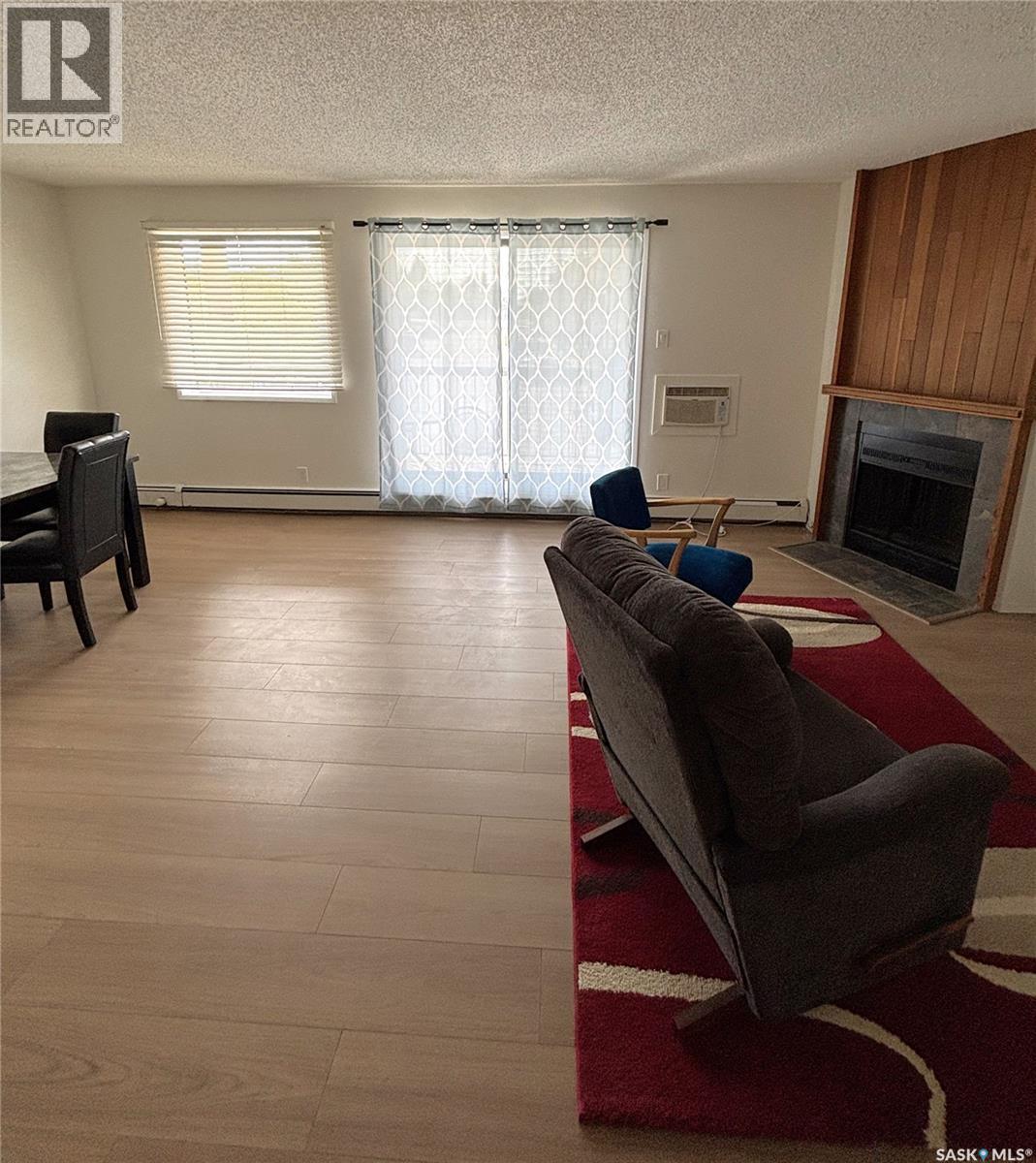 202 - 385 Kingsmere Boulevard, Saskatoon, SK - Indoor Photo Showing Living Room With Fireplace