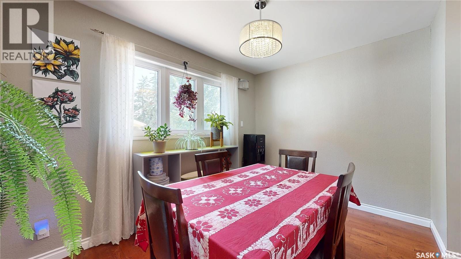 30 Rosewood Place, Regina, SK - Indoor Photo Showing Dining Room