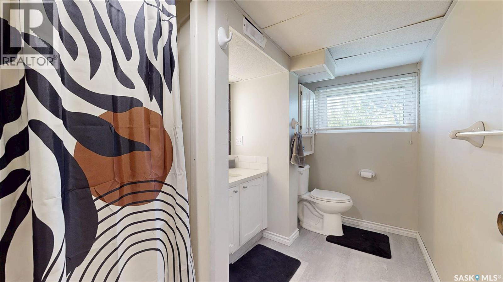 30 Rosewood Place, Regina, SK - Indoor Photo Showing Bathroom