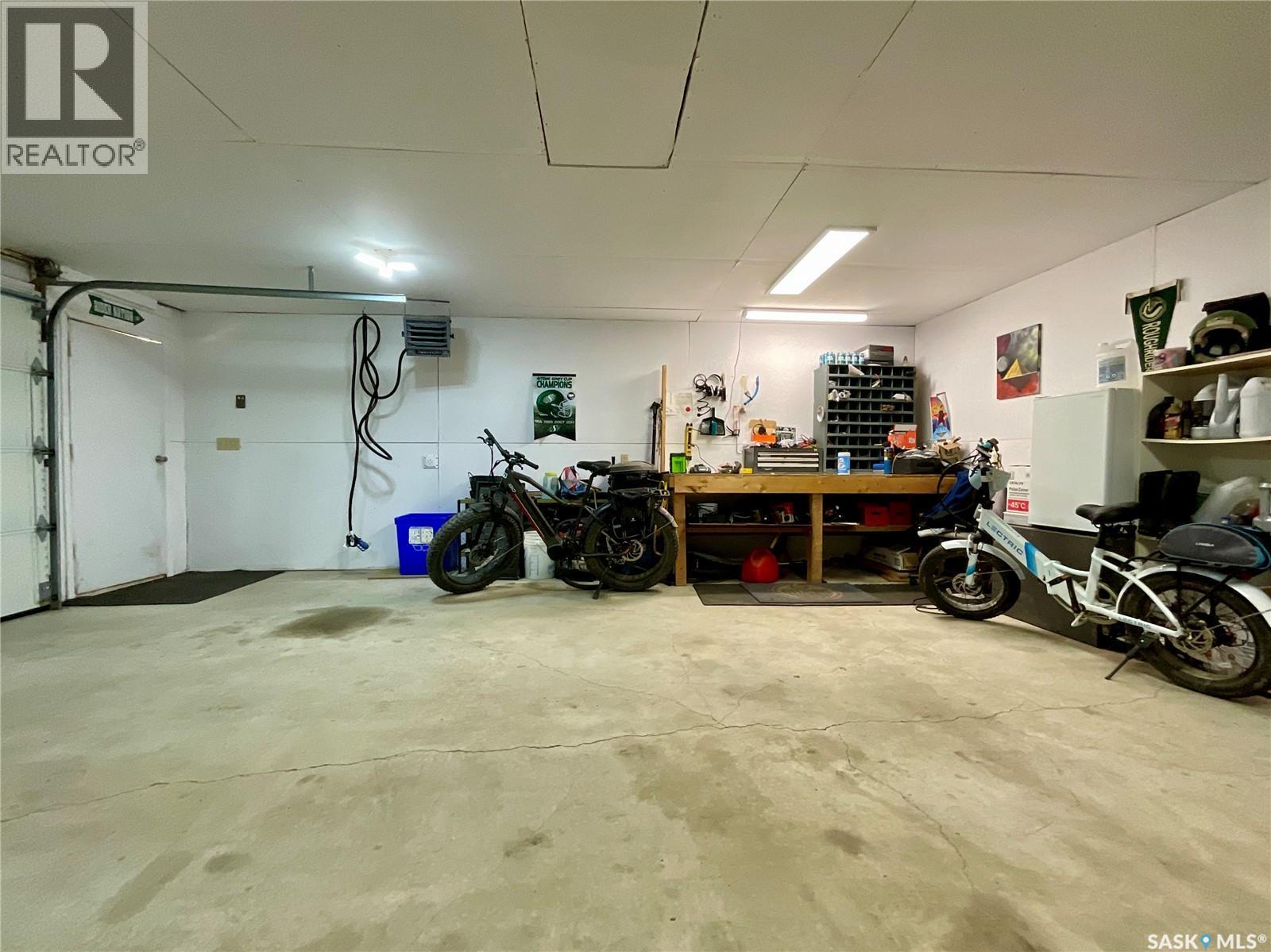30 Rosewood Place, Regina, SK - Indoor Photo Showing Garage