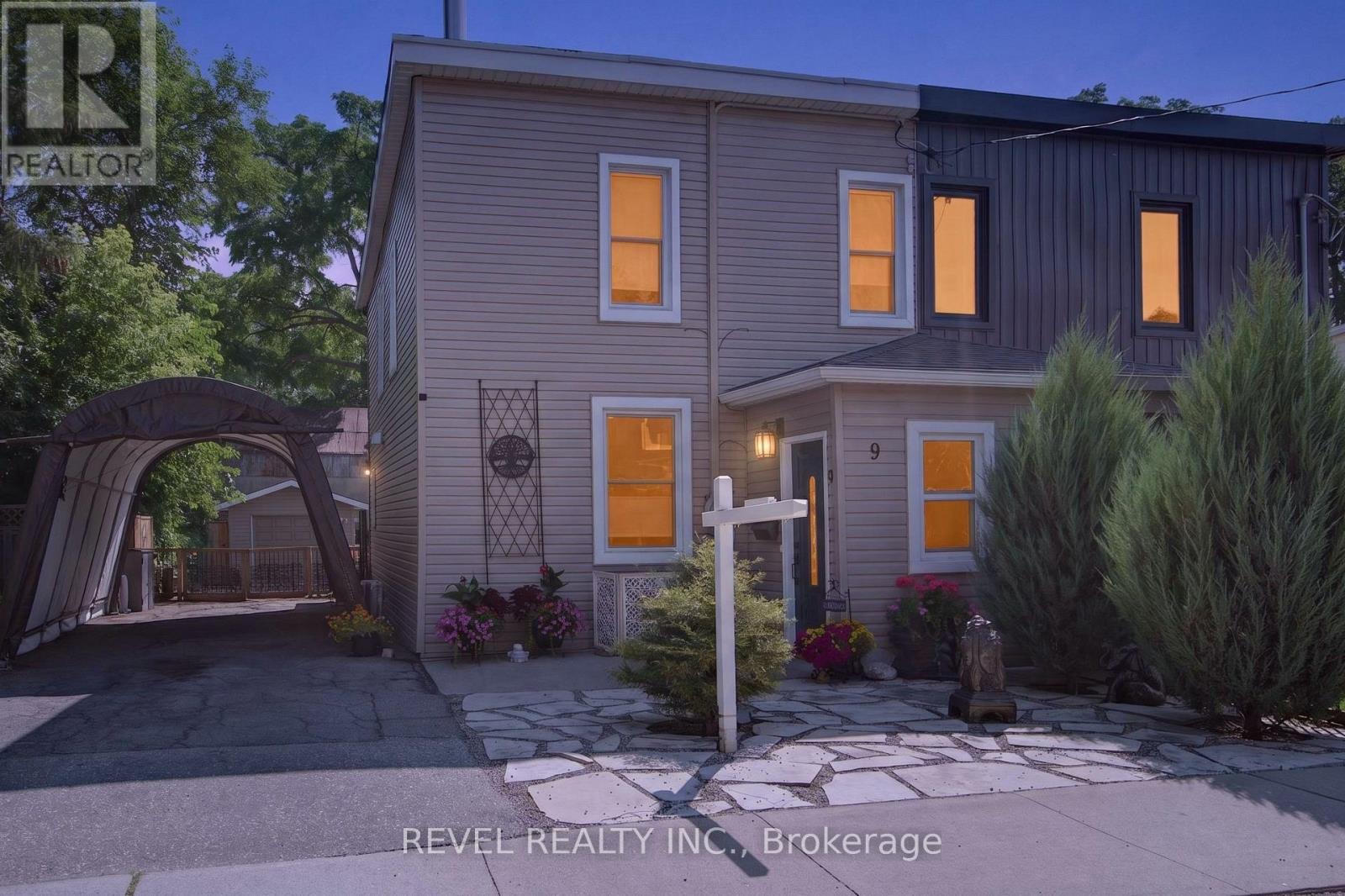 9 Davidson Street, Cambridge, ON - Outdoor