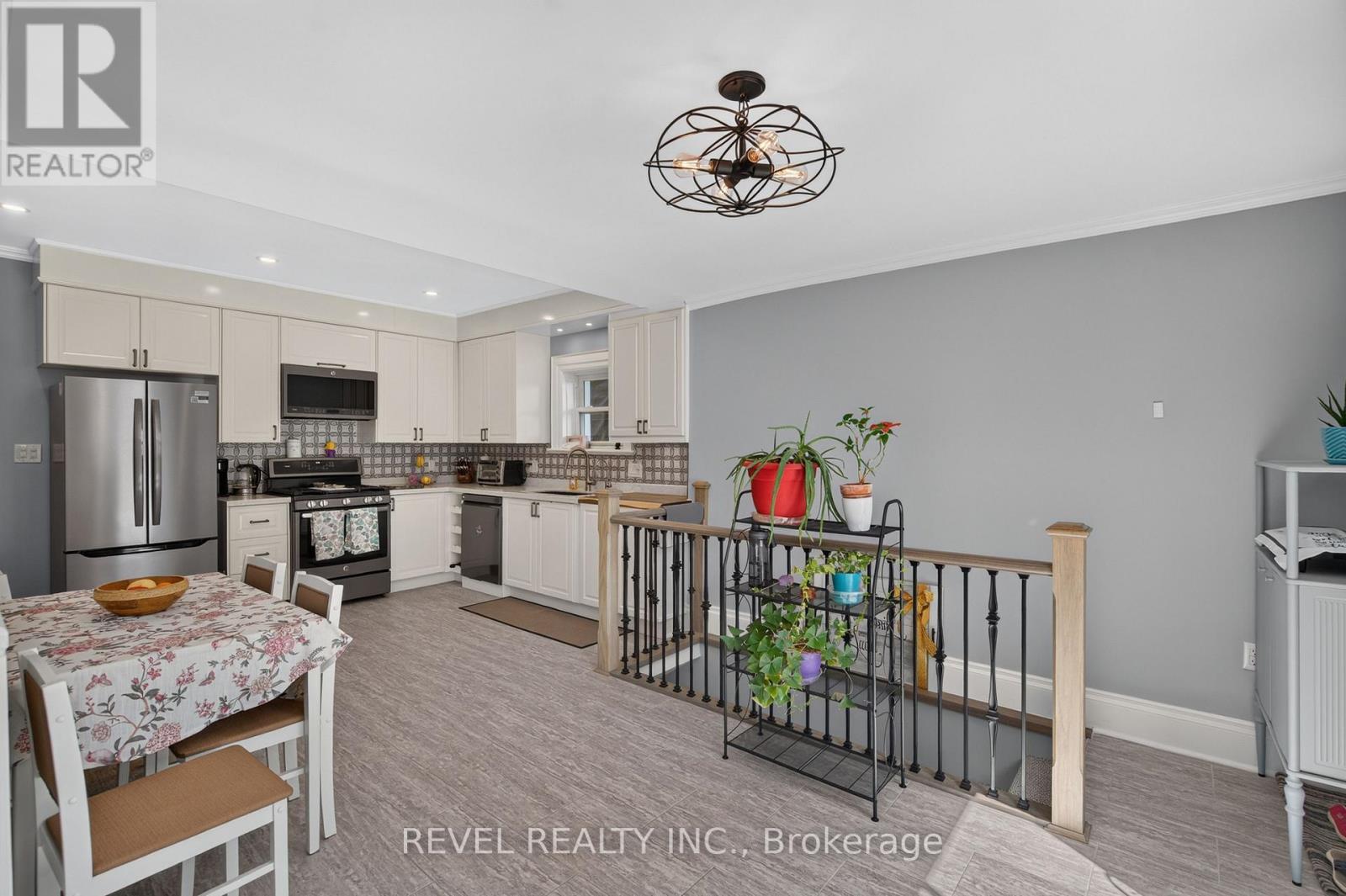 9 Davidson Street, Cambridge, ON - Indoor Photo Showing Kitchen