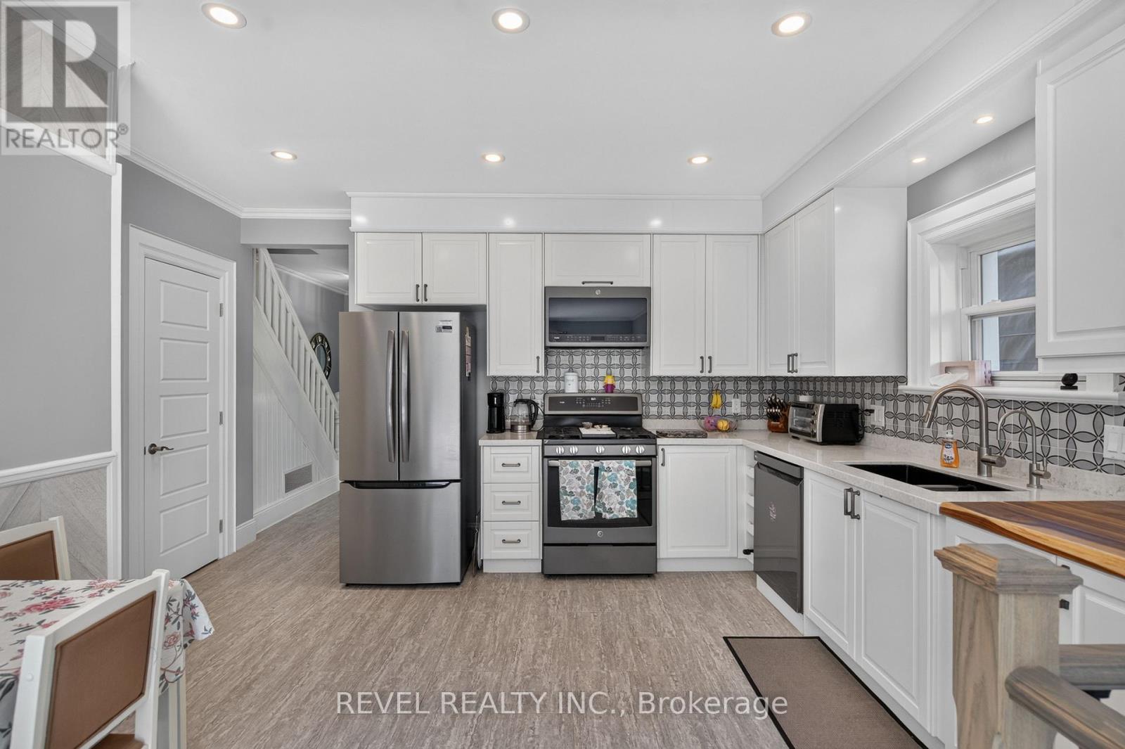 9 Davidson Street, Cambridge, ON - Indoor Photo Showing Kitchen