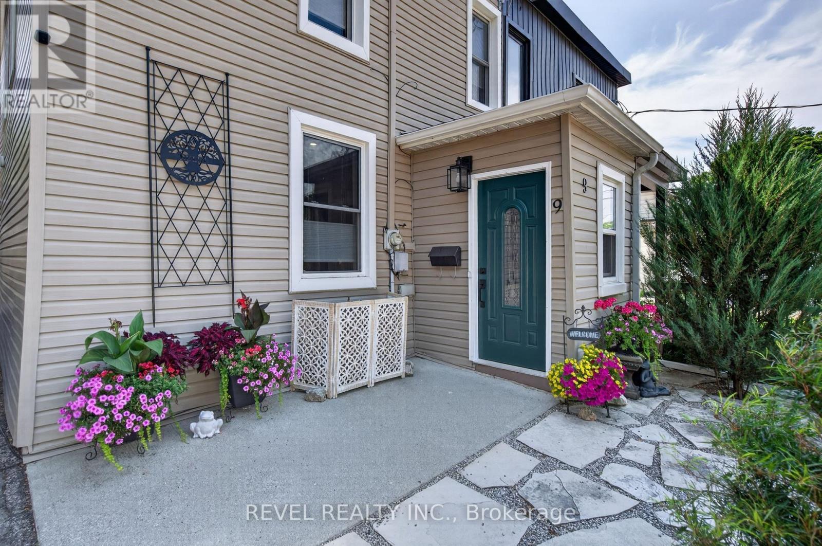 9 Davidson Street, Cambridge, ON - Outdoor
