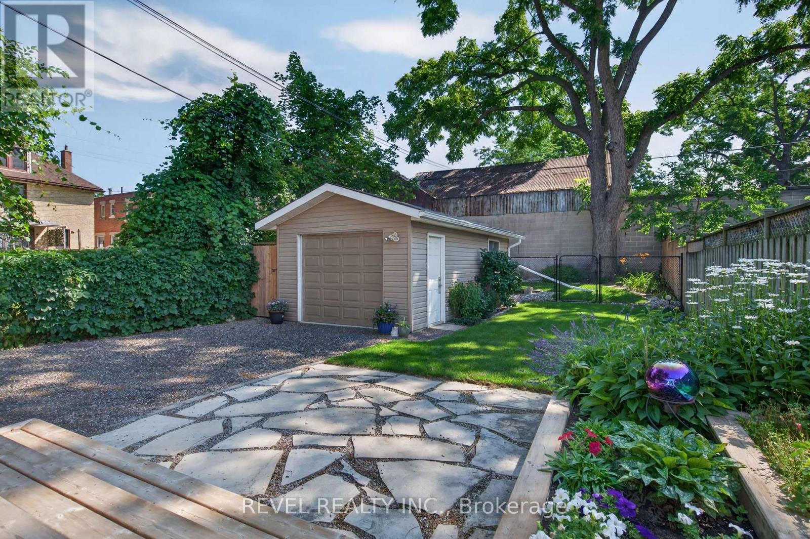 9 Davidson Street, Cambridge, ON - Outdoor