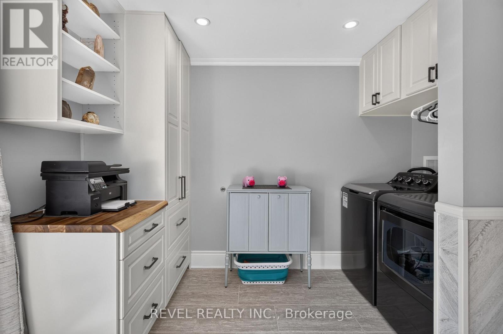 9 Davidson Street, Cambridge, ON - Indoor Photo Showing Laundry Room