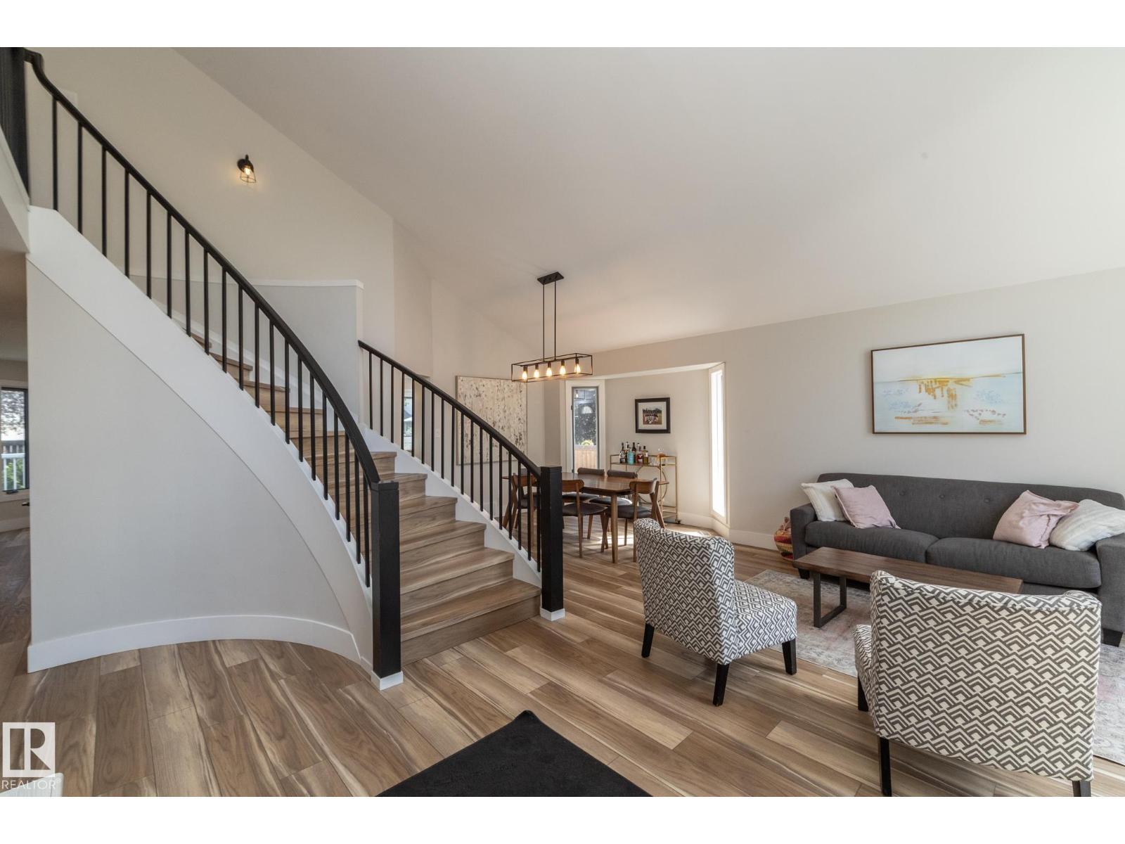 808 Hepburn Av Nw, Edmonton, AB