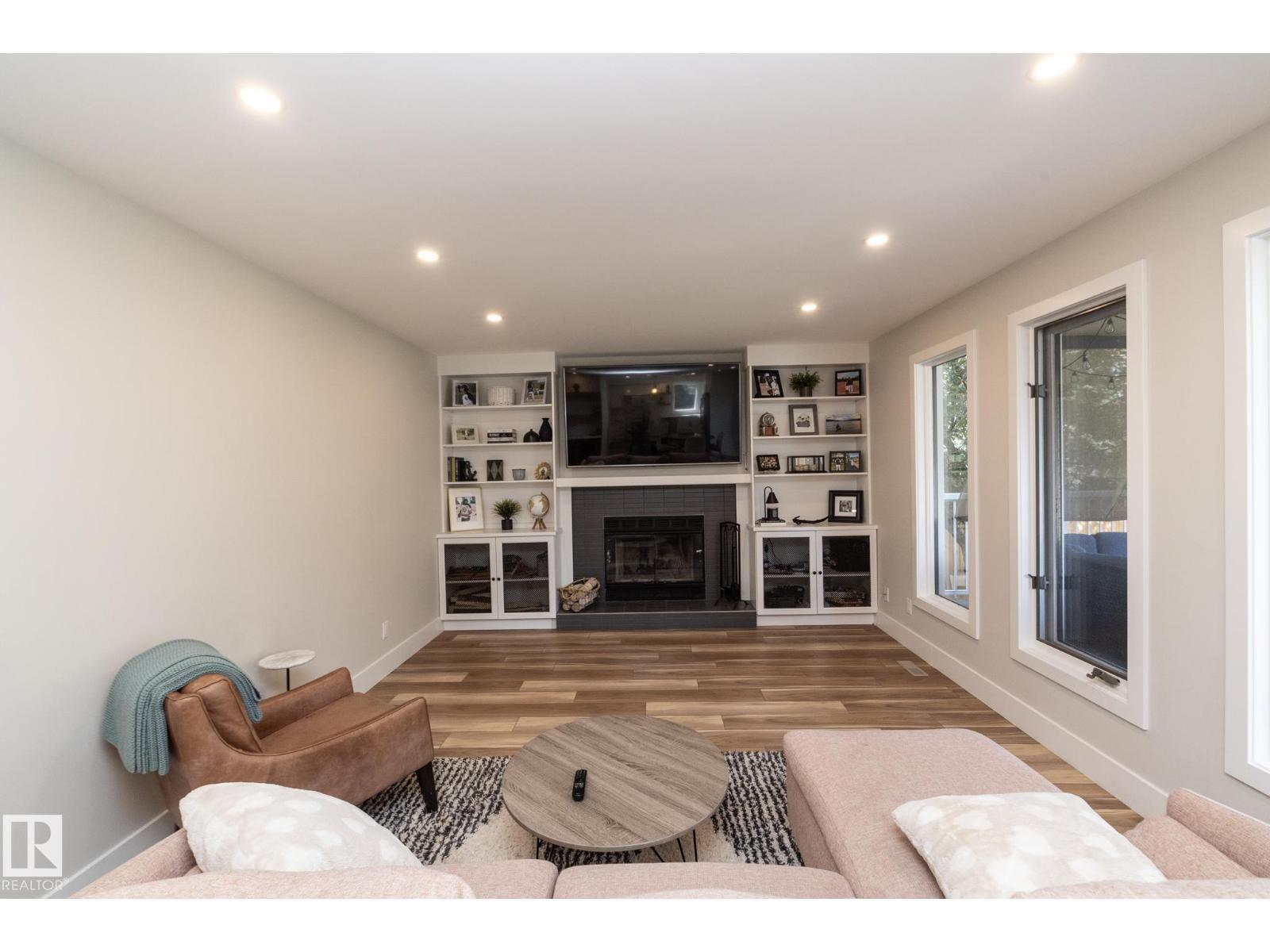 808 Hepburn Av Nw, Edmonton, AB