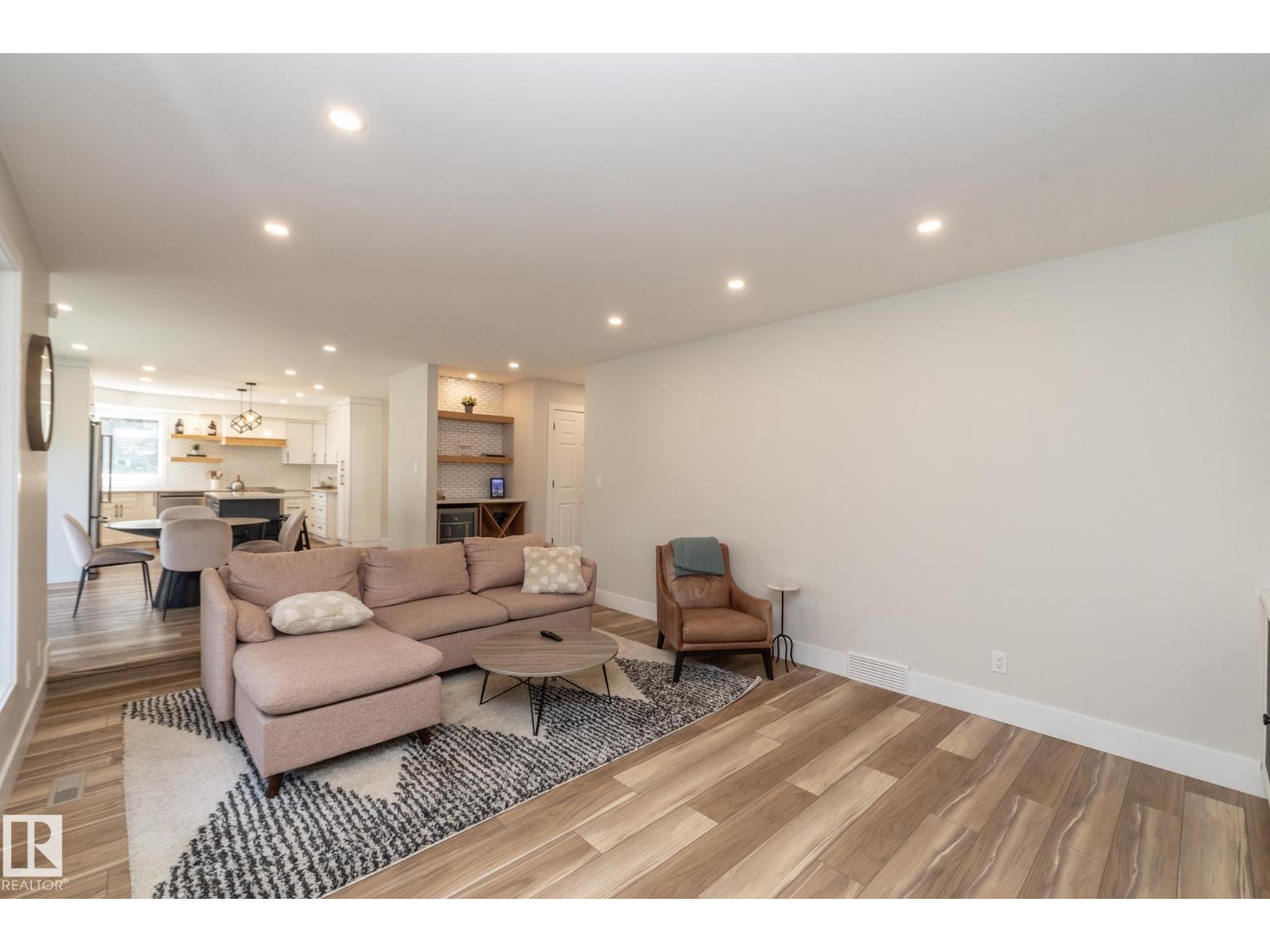808 Hepburn Av Nw, Edmonton, AB