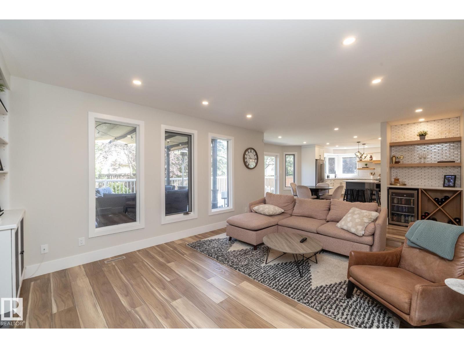 808 Hepburn Av Nw, Edmonton, AB