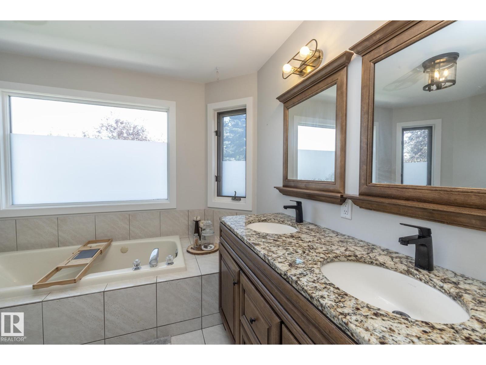 808 Hepburn Av Nw, Edmonton, AB