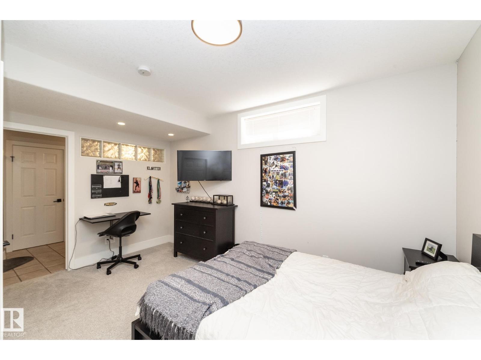 808 Hepburn Av Nw, Edmonton, AB
