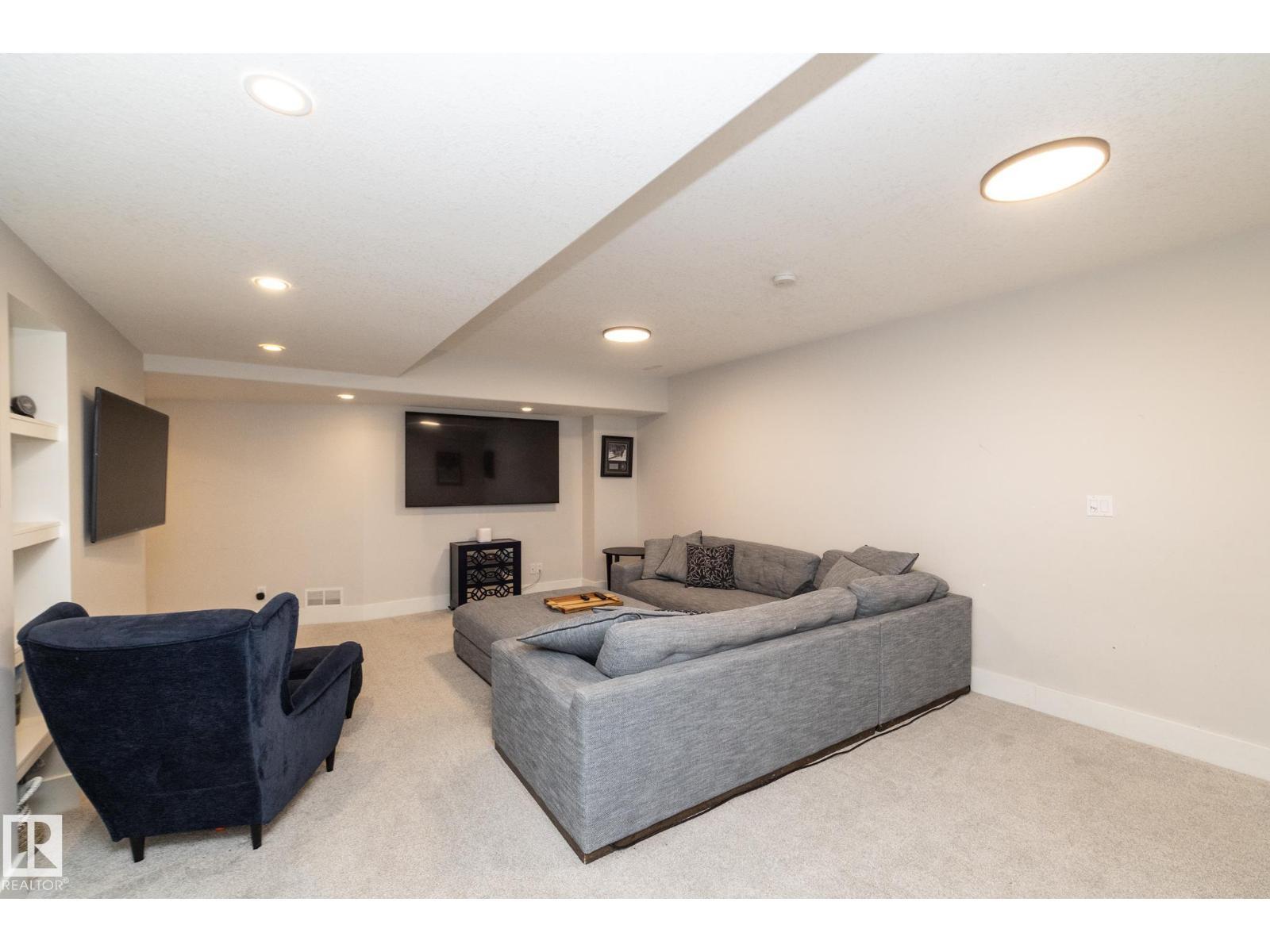 808 Hepburn Av Nw, Edmonton, AB