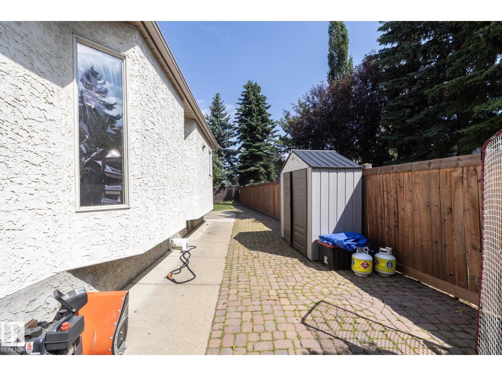 808 Hepburn Av Nw, Edmonton, AB