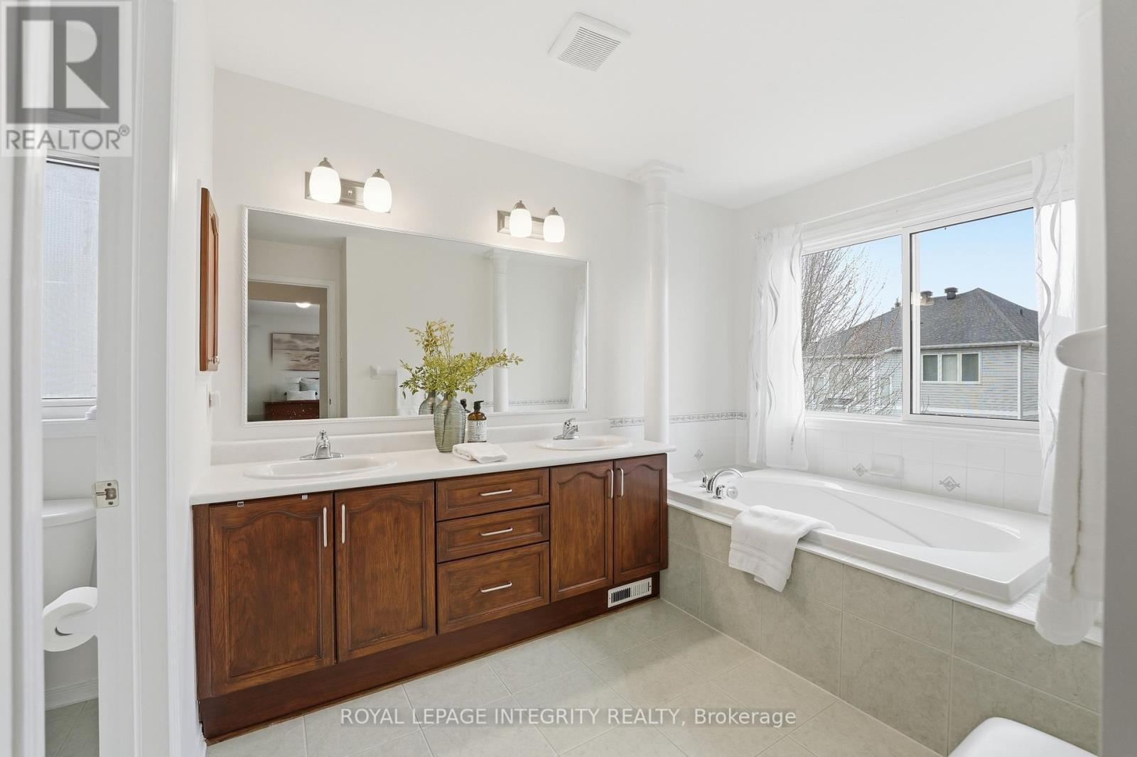 46 Catterick Crescent, Ottawa, ON - Indoor Photo Showing Bathroom