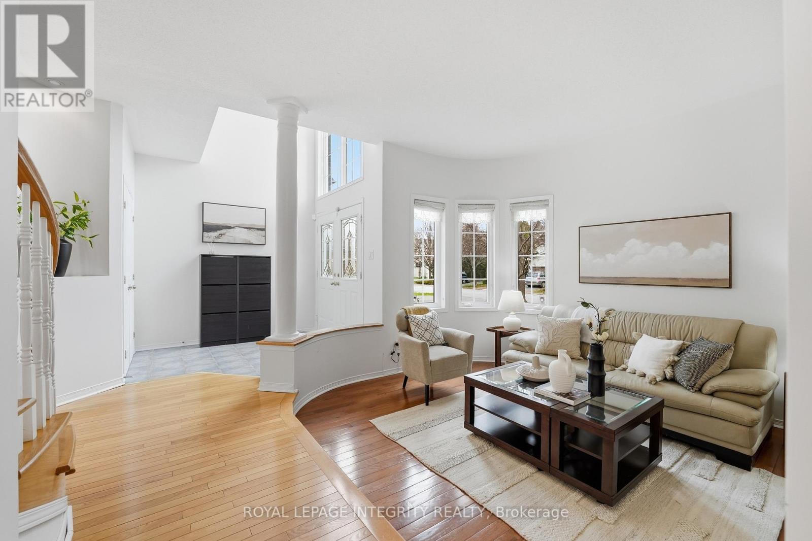 46 Catterick Crescent, Ottawa, ON - Indoor Photo Showing Living Room