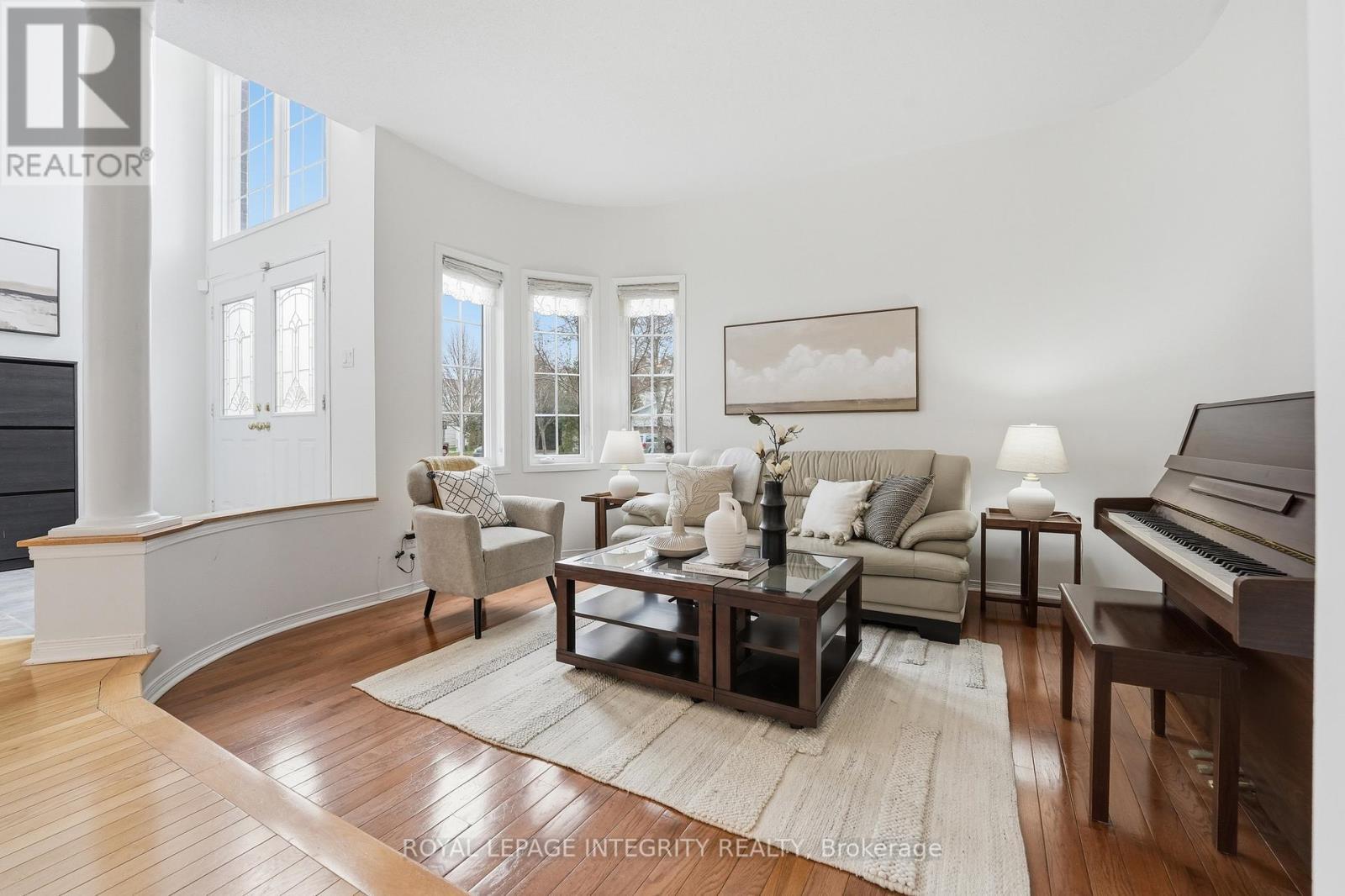 46 Catterick Crescent, Ottawa, ON - Indoor Photo Showing Living Room
