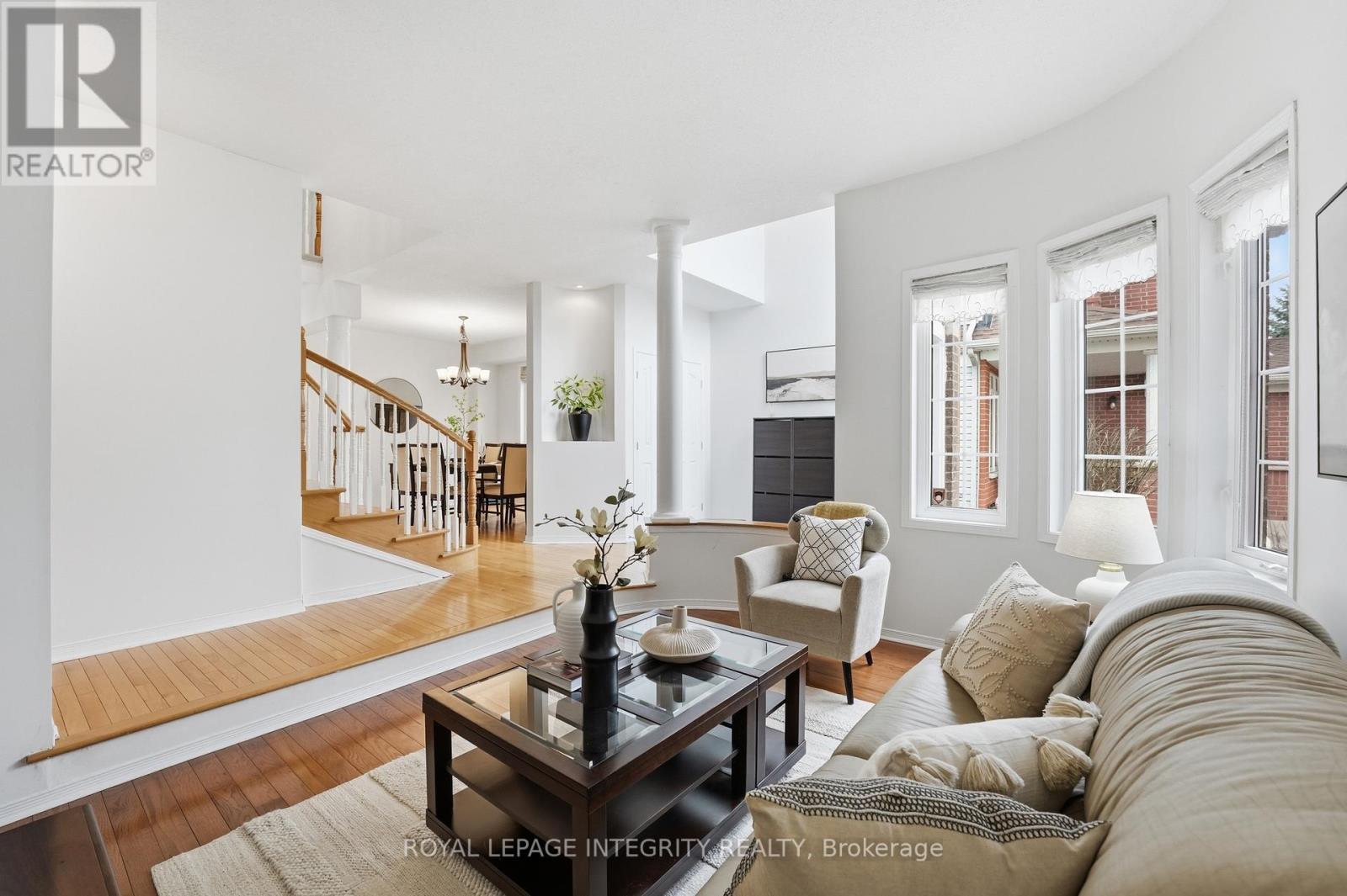 46 Catterick Crescent, Ottawa, ON - Indoor Photo Showing Living Room