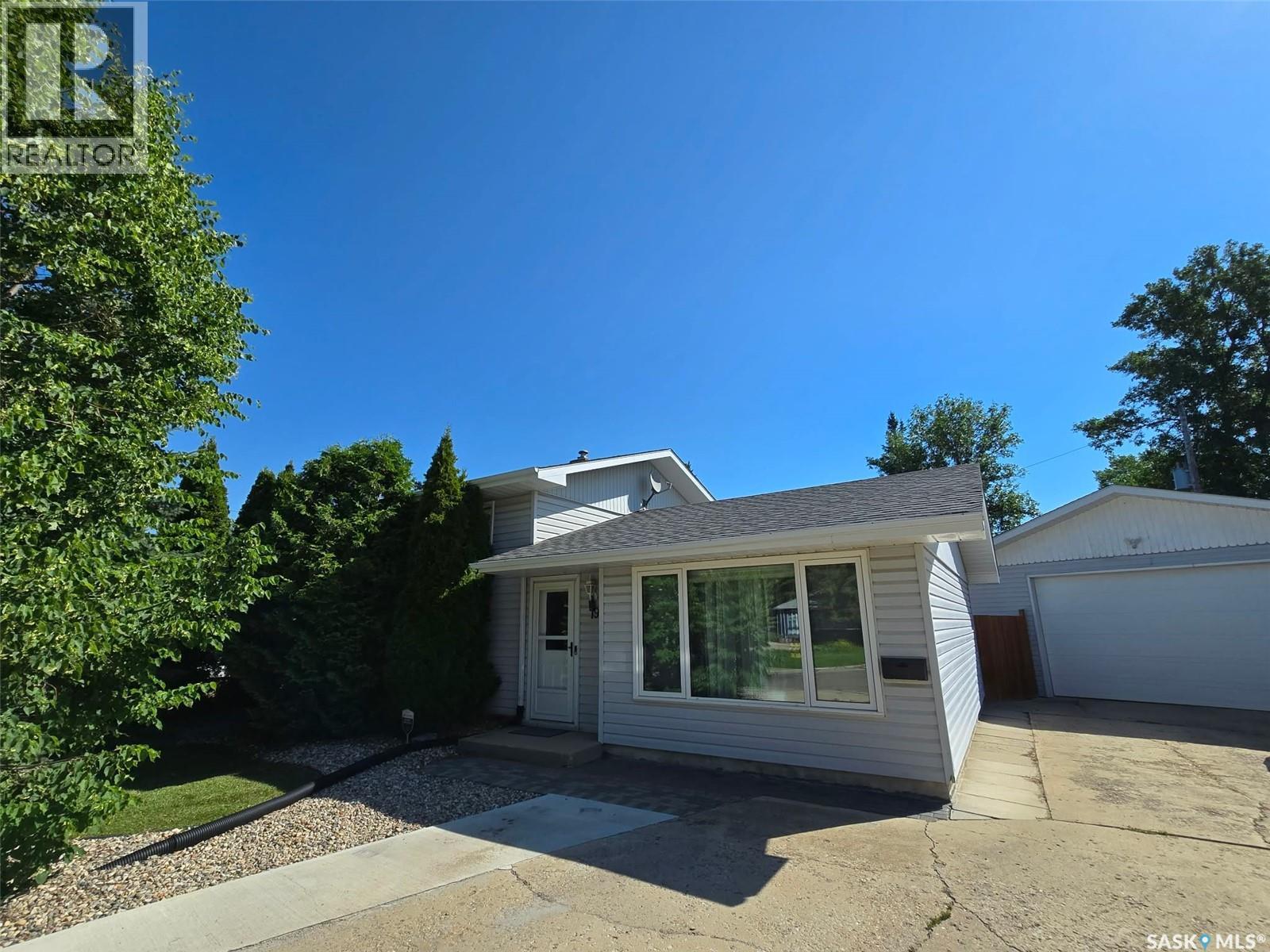19 Sampson Place, Regina, SK
