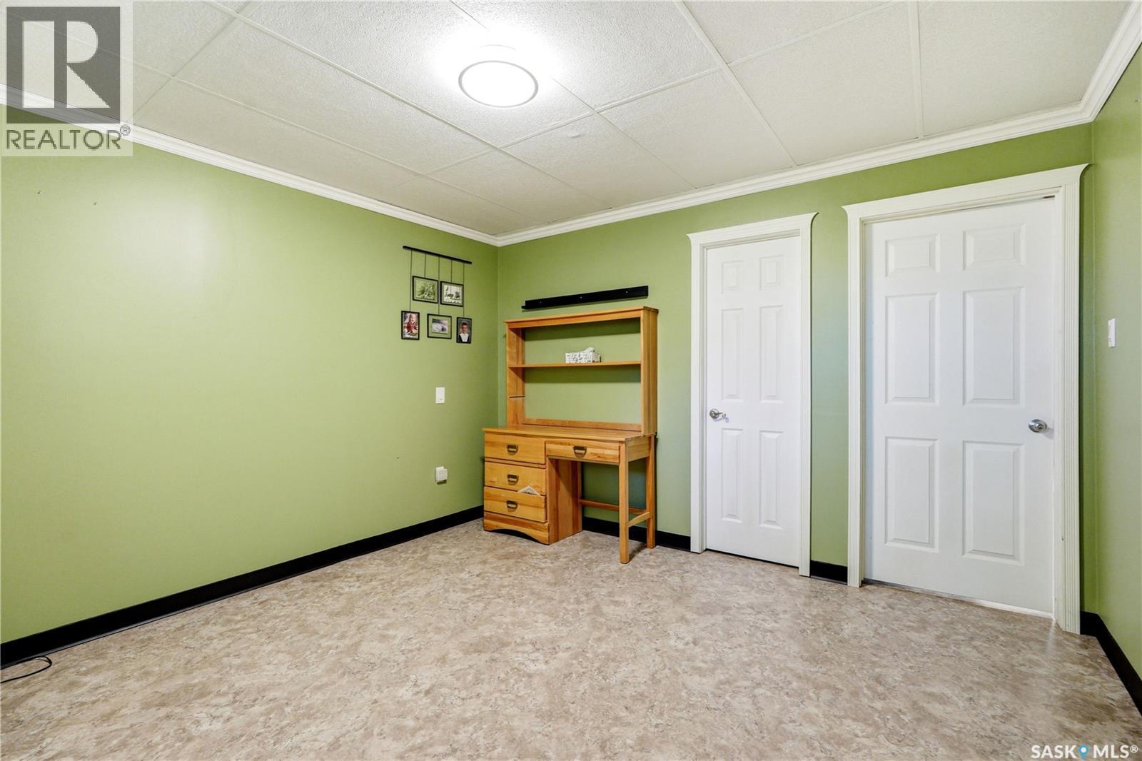 308 3Rd Street W, Delisle, SK - Indoor