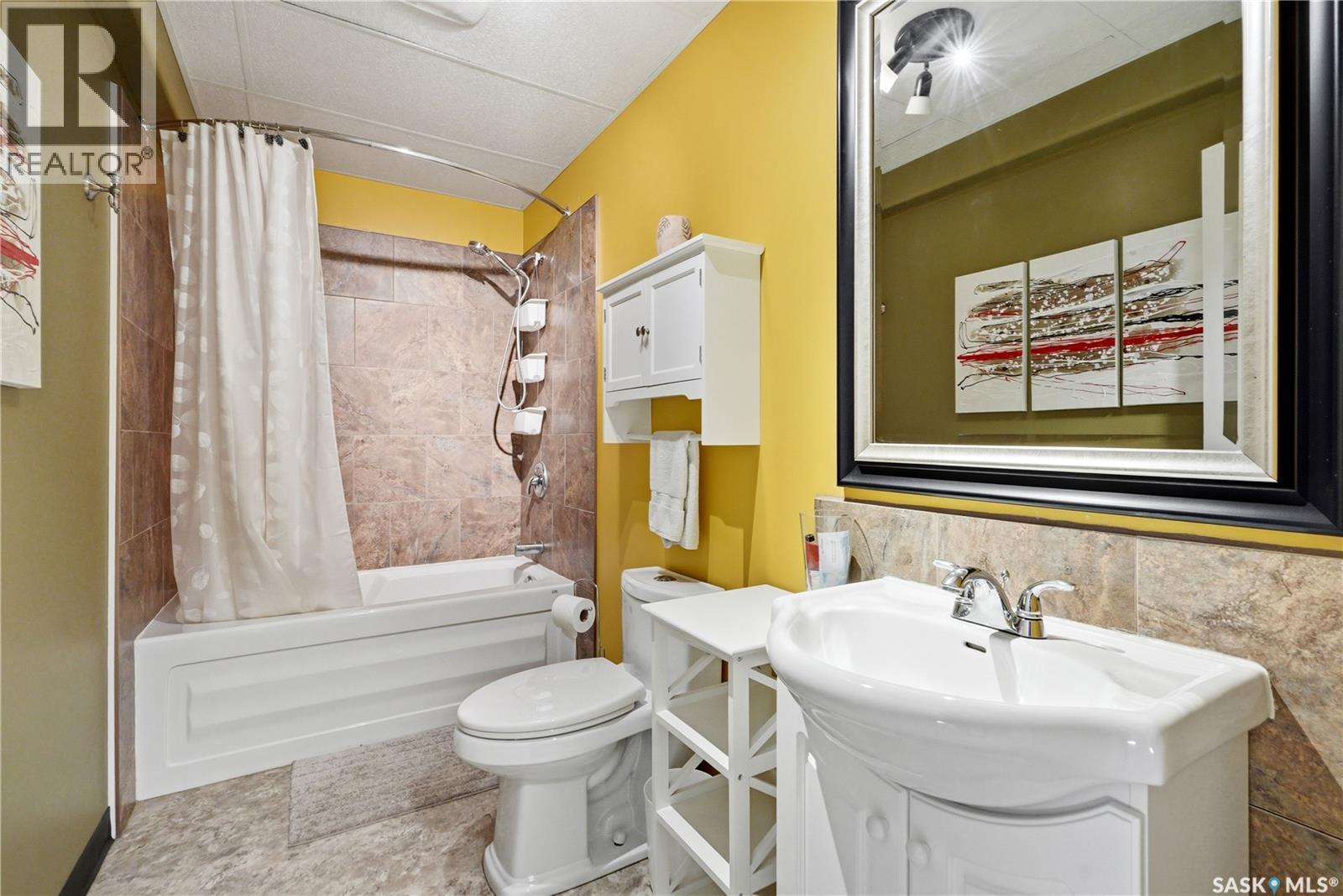 308 3Rd Street W, Delisle, SK - Indoor Photo Showing Bathroom