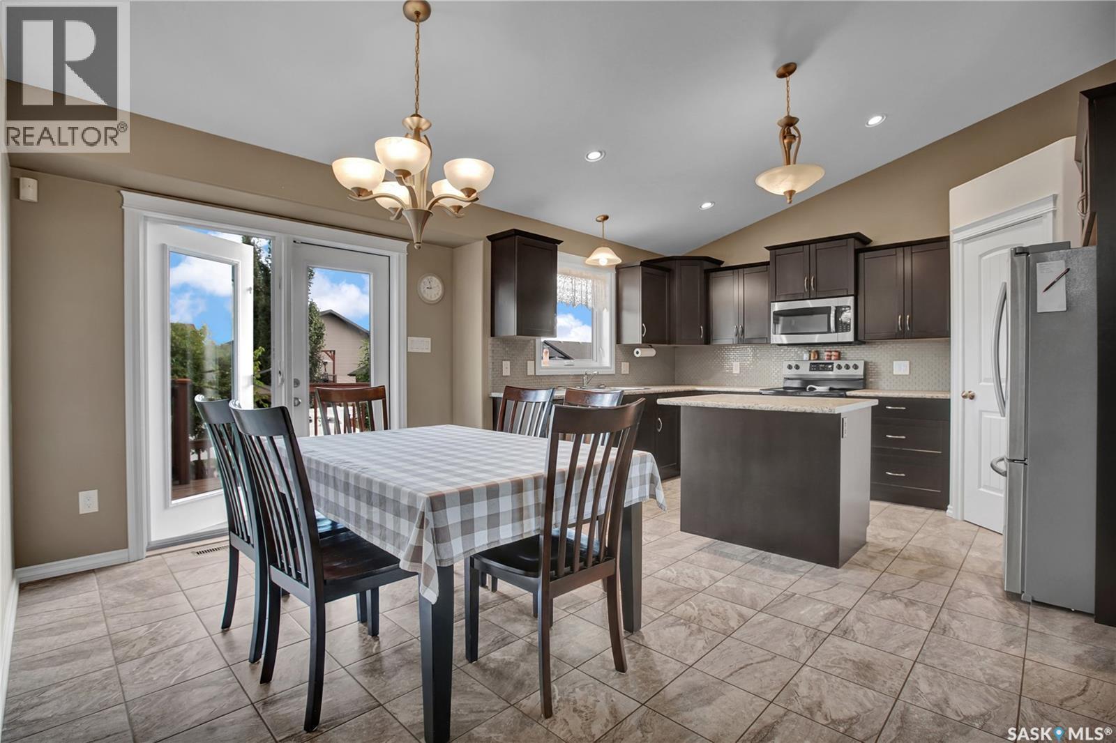 412 Lyle Crescent, Warman, SK - Indoor Photo Showing Dining Room