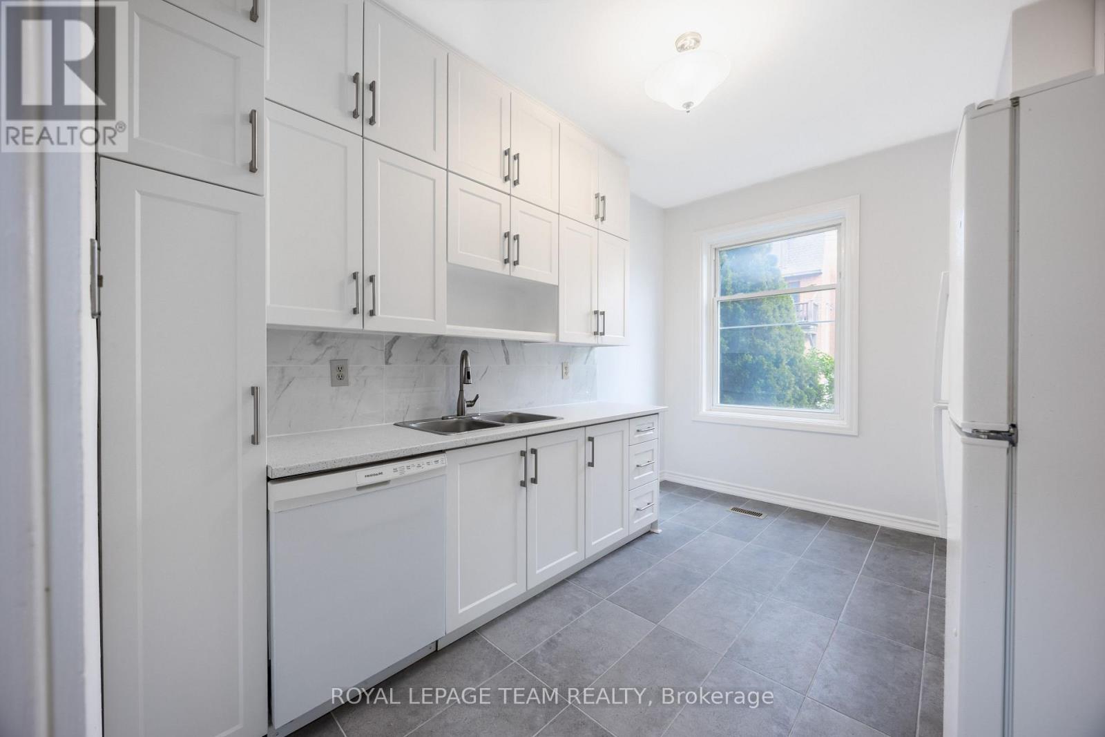 301 Somerset Street E, Ottawa, ON - Indoor Photo Showing Kitchen With Double Sink